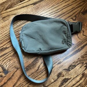 lululemon athletica Olive Crossbody Bag